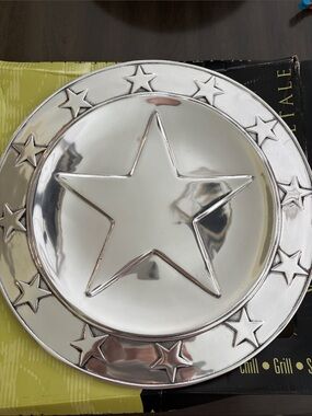 Wilton Armetale Silver Star Embossed 16” Round Tray